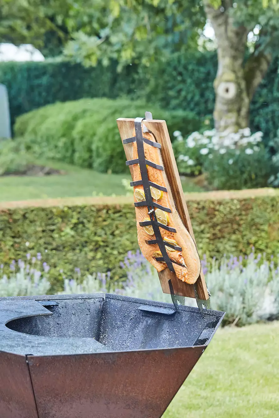 Barbecook FSC® Rookplank met Metalen Frame - 64 x 15,8 x 4,3 cm 2 Barbecook FSC® Rookplank met Metalen Frame - 64 x 15,8 x 4,3 cm