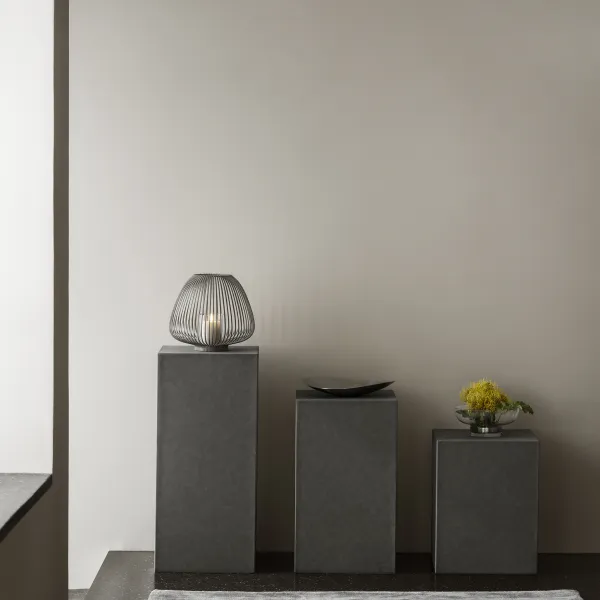 Blomus - Sokkel Sahlia - Pewter kunstleder - 76cm Hoog 2 Blomus - Sokkel Sahlia - Pewter kunstleder - 76cm Hoog