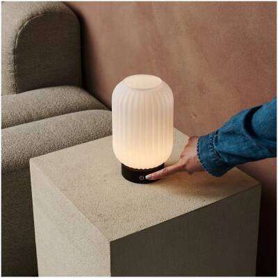 Lilly - donkerbruin - houten basis - oplaadbaar tot 100 uur
