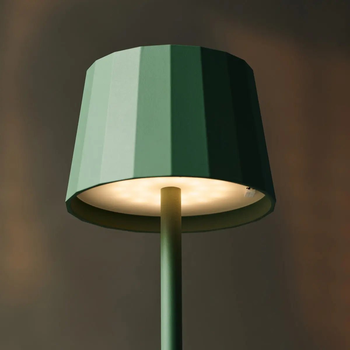 Wouter groen oplaadbare tafellamp - tot 120 uur 2 Wouter groen oplaadbare tafellamp - tot 120 uur