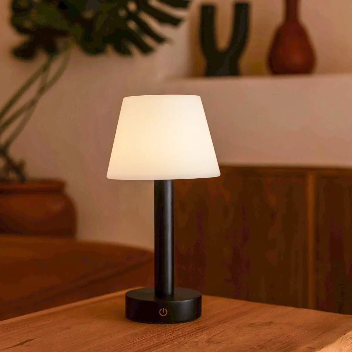 Zoe Zwarte Houten Oplaadbare Tafellamp - tot 80 uur 4 Zoe Zwarte Houten Oplaadbare Tafellamp - tot 80 uur