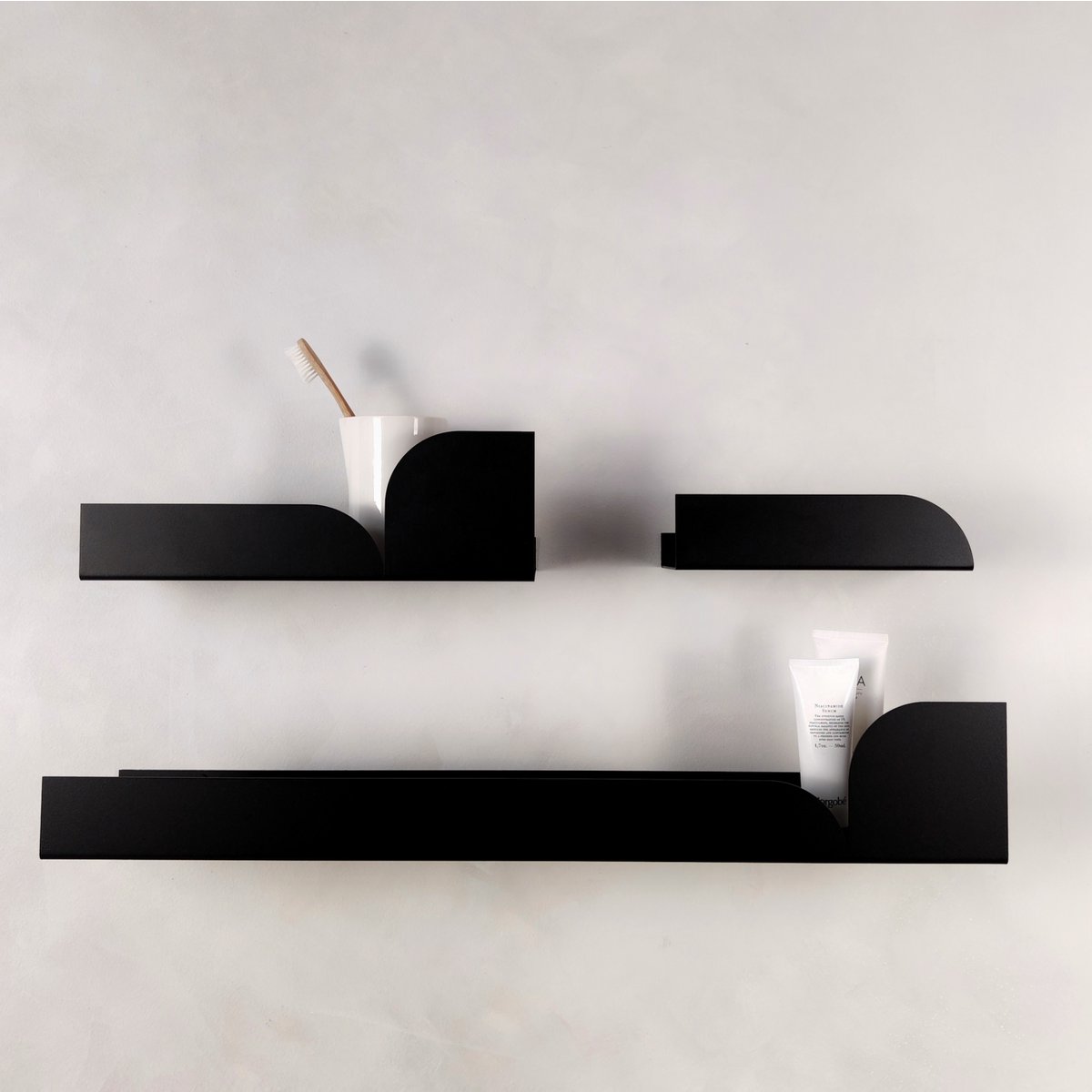 Zwart metalen wandplank Bauhaus - Small 3 Zwart metalen wandplank Bauhaus - Small