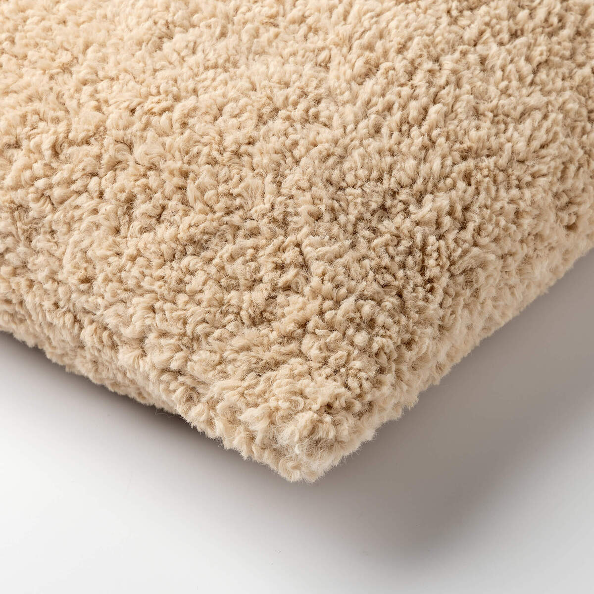 Dutch Decor - CARA sierkussen - teddylook - beige - 45x45cm 2 Dutch Decor - CARA sierkussen - teddylook - beige - 45x45cm