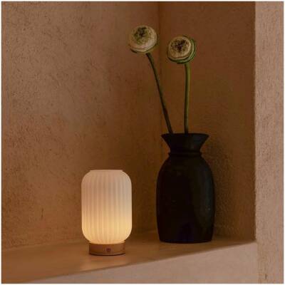 Lilly - lichtbruin - houten basis - oplaadbaar tot 100 uur