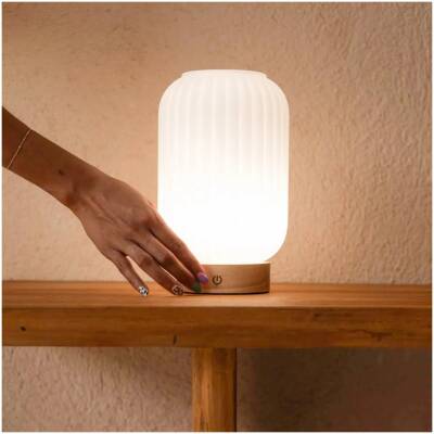 Lilly - lichtbruin - houten basis - oplaadbaar tot 100 uur