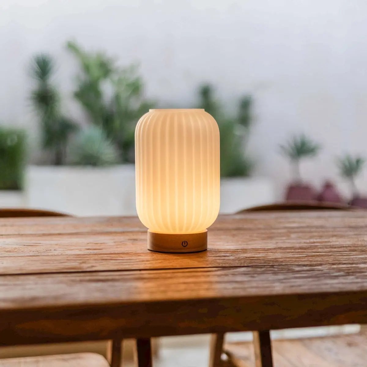 Lilly - lichtbruin - houten basis - oplaadbaar tot 100 uur 7 Lilly - lichtbruin - houten basis - oplaadbaar tot 100 uur