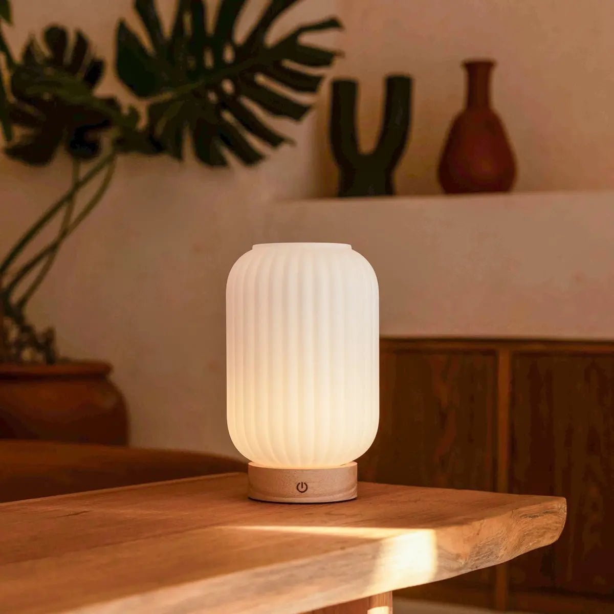 Lilly - lichtbruin - houten basis - oplaadbaar tot 100 uur 11 Lilly - lichtbruin - houten basis - oplaadbaar tot 100 uur