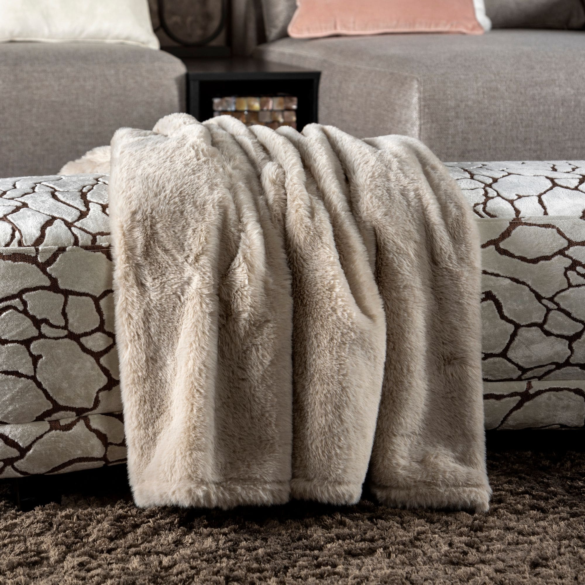 Dutch Decor Lize Plaid Pumice stone - 100% gerecycled polyester - 140x180cm 4 Dutch Decor Lize Plaid Pumice stone - 100% gerecycled polyester - 140x180cm