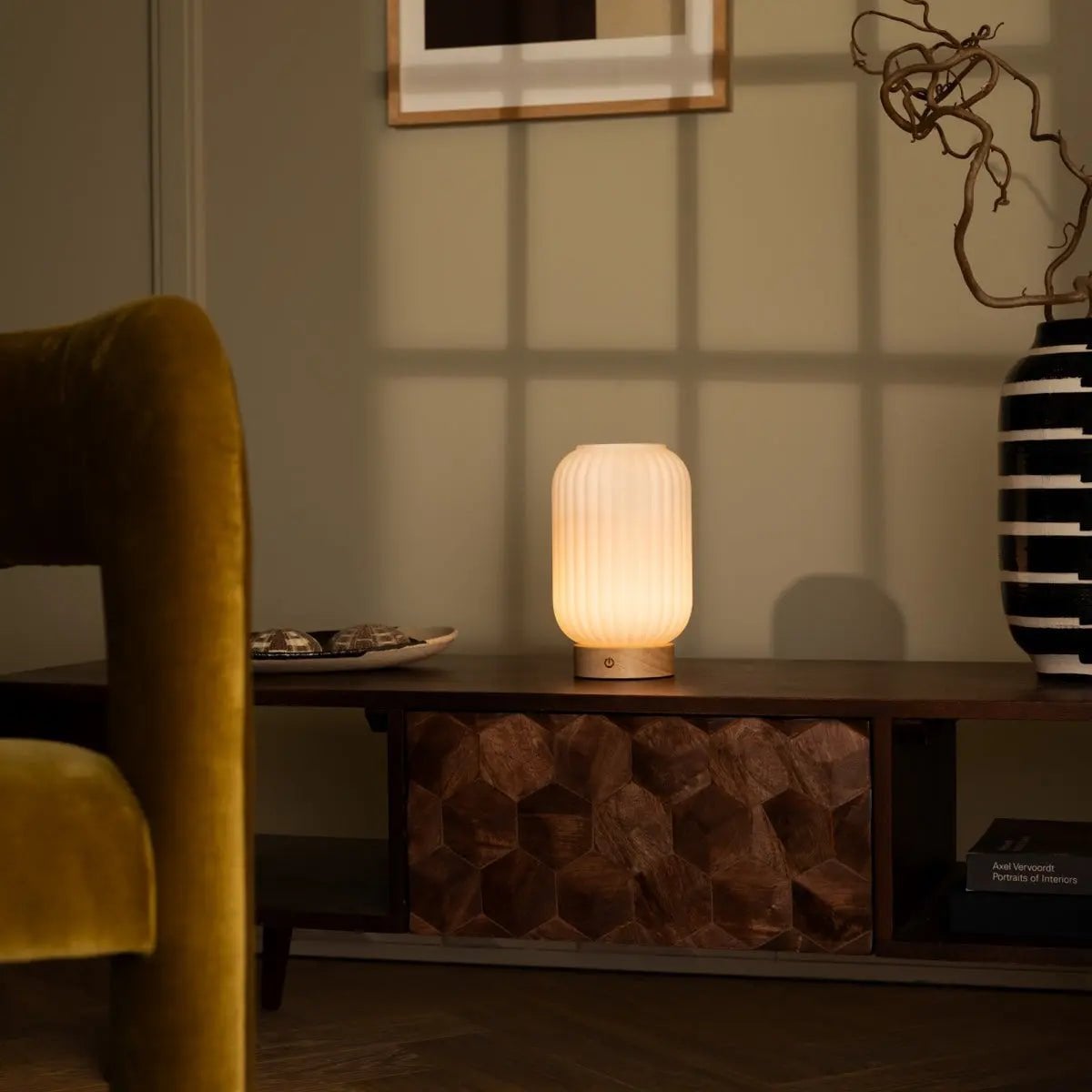 Lilly - lichtbruin - houten basis - oplaadbaar tot 100 uur 13 Lilly - lichtbruin - houten basis - oplaadbaar tot 100 uur