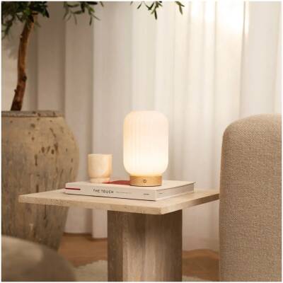 Lilly - lichtbruin - houten basis - oplaadbaar tot 100 uur