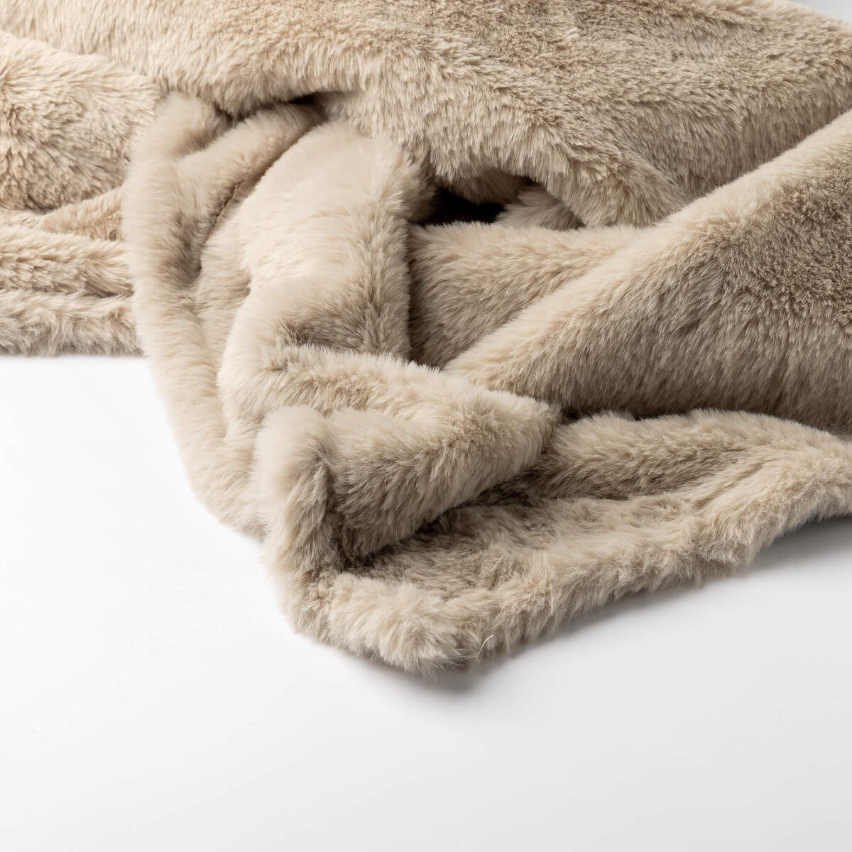Dutch Decor Lize Plaid Pumice stone - 100% gerecycled polyester - 140x180cm 3 Dutch Decor Lize Plaid Pumice stone - 100% gerecycled polyester - 140x180cm