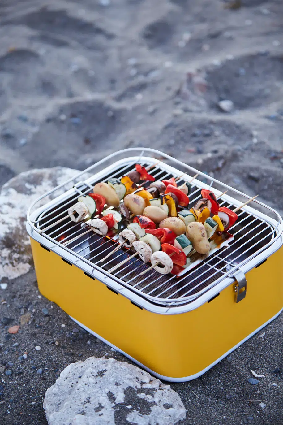 TafelBBQ - Carlo Yellow Sunshine - Houtskool - Barbecook 2 TafelBBQ - Carlo Yellow Sunshine - Houtskool - Barbecook