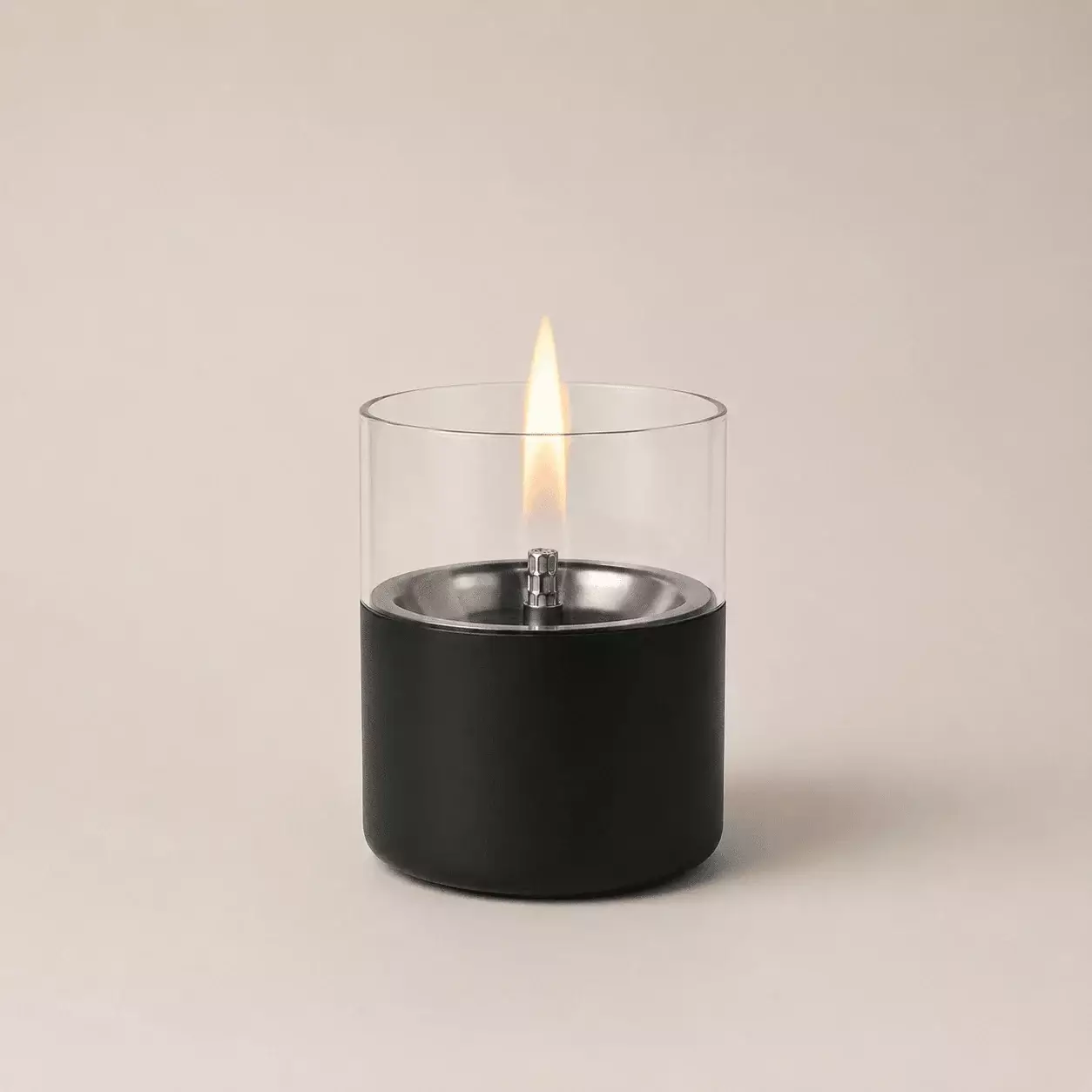 Tenderflame - Lilly 10 kaars zwart + 500ml Tenderfuel navulolie - giftset 2 Tenderflame - Lilly 10 kaars zwart + 500ml Tenderfuel navulolie - giftset