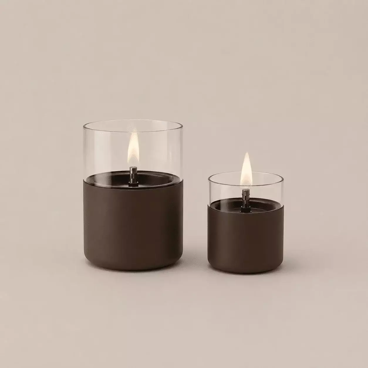 Lilly 8 en 10 set van 2 kaarsen - chocoladebruin - Tenderflame 2 Lilly 8 en 10 set van 2 kaarsen - chocoladebruin - Tenderflame