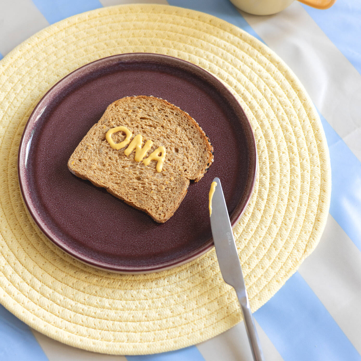 ONA Placemat 35cm sunny yellow Piff 3 ONA Placemat 35cm sunny yellow Piff - detailfoto 2 | ONA