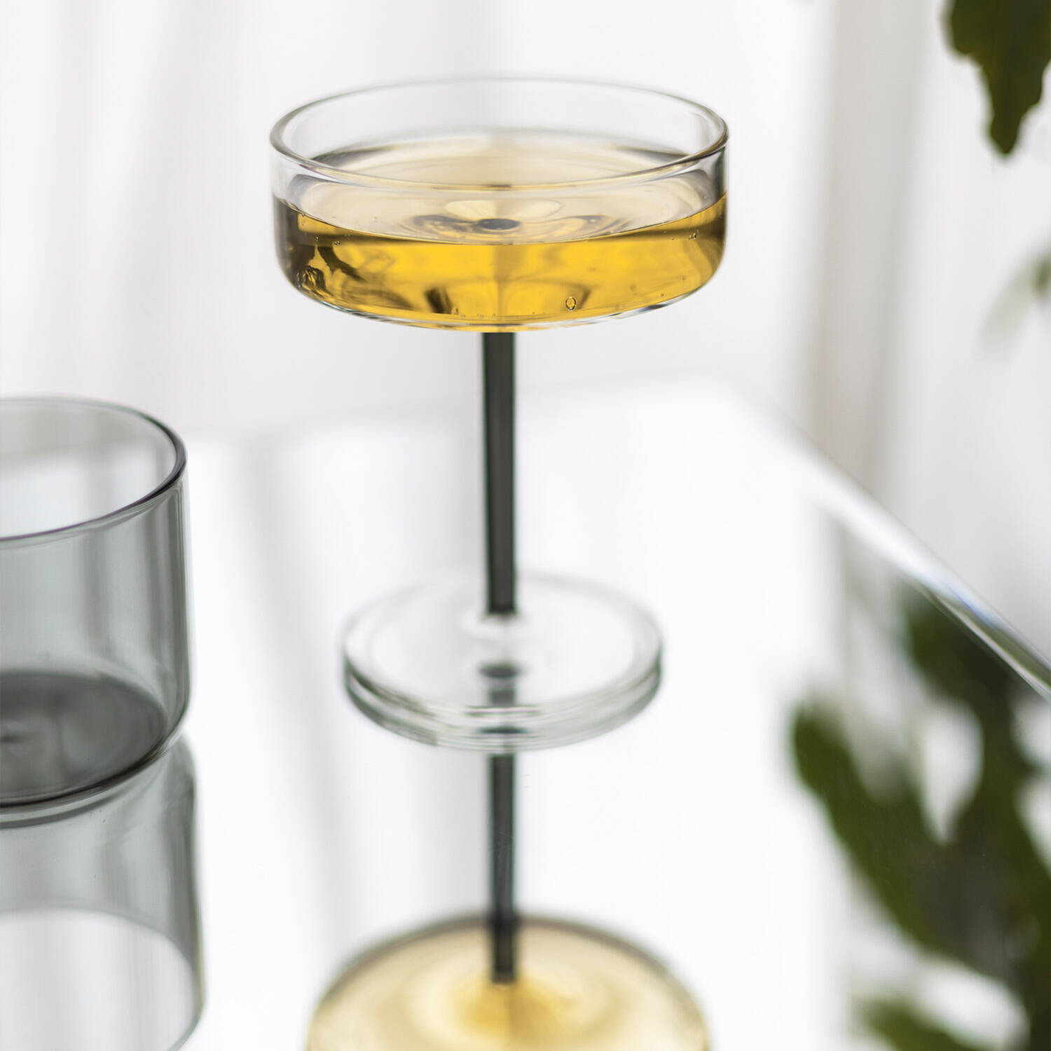 ONA Champagneglas 20cl coupe grijs Fizz - Set van 2 4 ONA Champagneglas 20cl coupe grijs Fizz - Set van 2 - detailfoto 3 | ONA