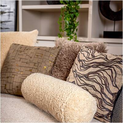 Dutch Decor - CARA rolkussen - teddylook - beige - D18x50cm