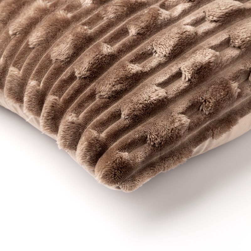 Dutch Decor - Luca sierkussen - bontlook - Taupe - 45x45 cm 2 Dutch Decor - Luca sierkussen - bontlook - Taupe - 45x45 cm