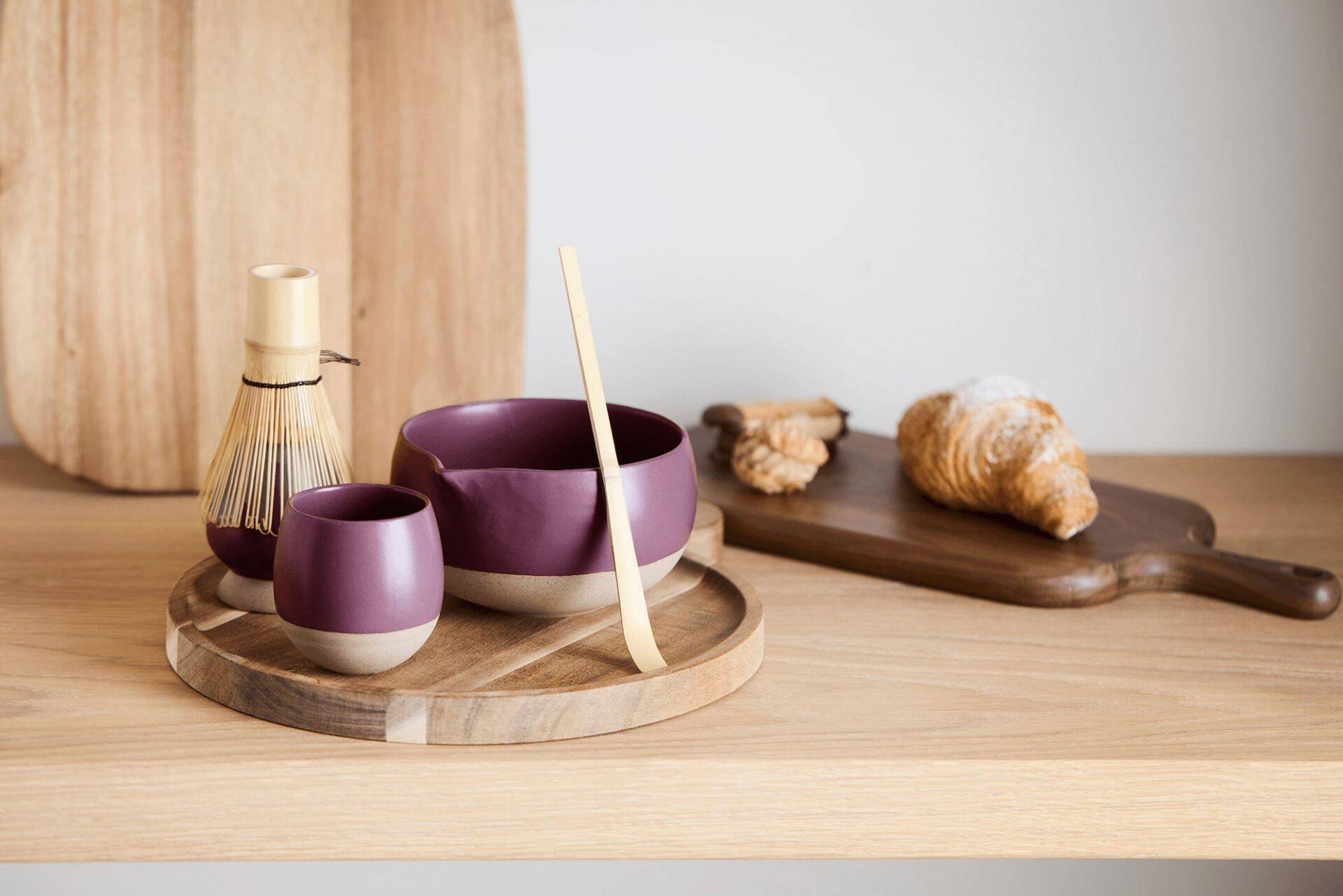 Point-Virgule Matcha Set – 5-delig met Kom, Mok, Bamboe Klopper, Lepel en Houder 3 Point-Virgule 5-delige matcha set met matchakom, mok, bamboe klopper, lepel en houder voor traditionele matcha thee