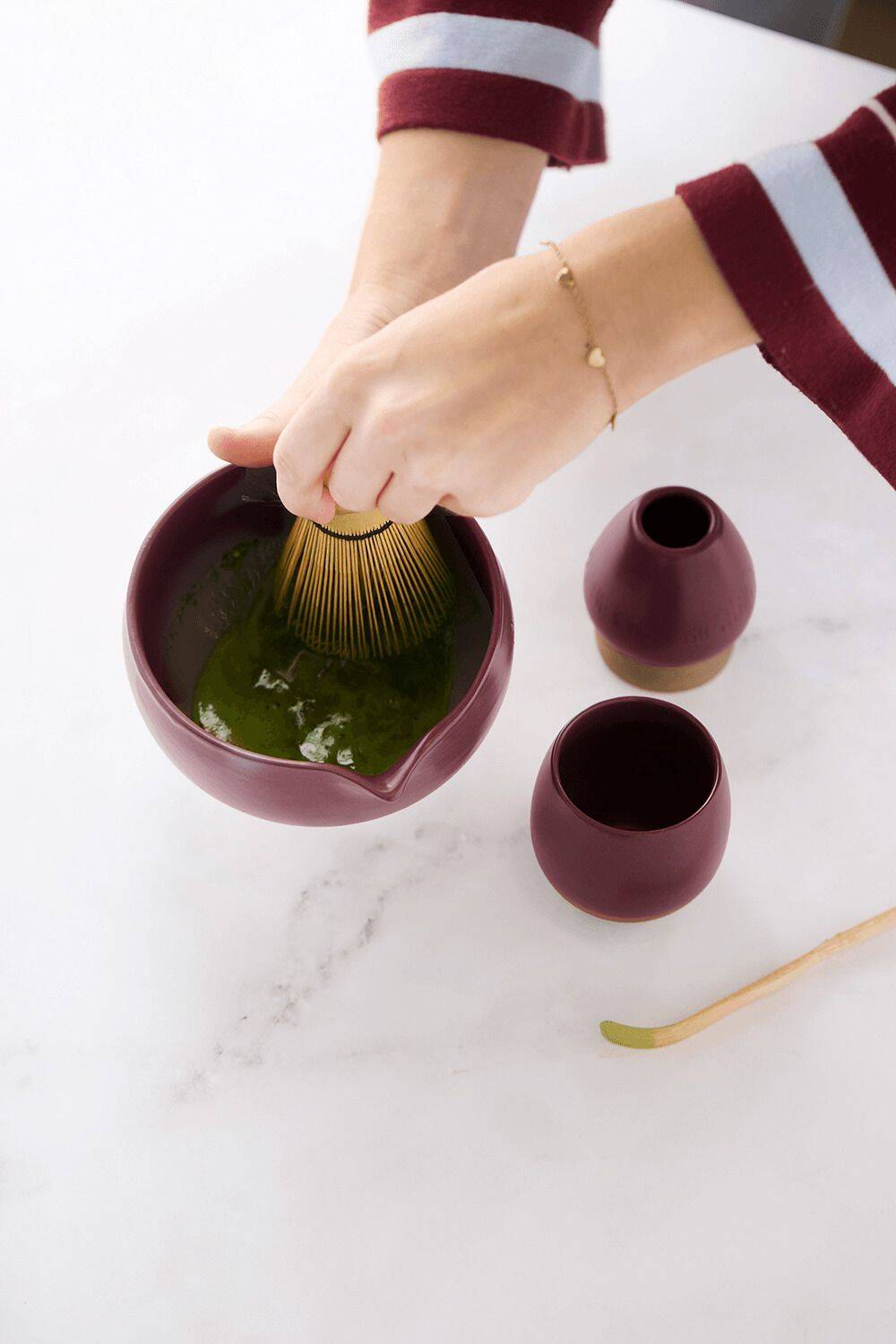 Point-Virgule Matcha Set – 5-delig met Kom, Mok, Bamboe Klopper, Lepel en Houder 2 Point-Virgule 5-delige matcha set met matchakom, mok, bamboe klopper, lepel en houder voor traditionele matcha thee